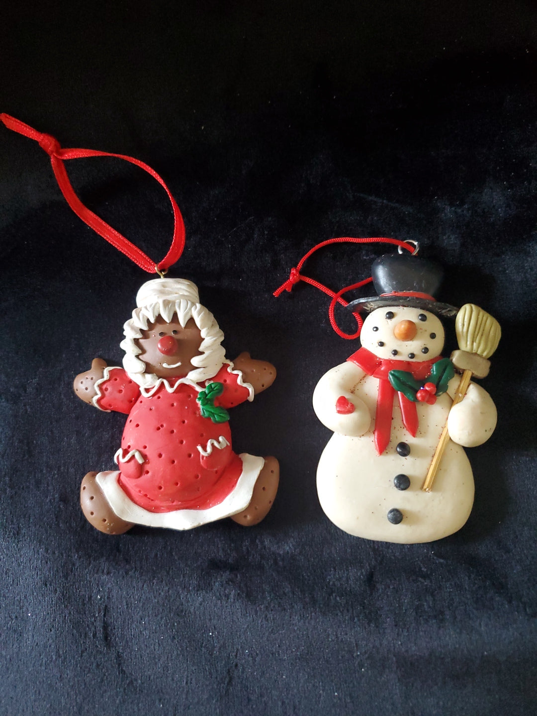 2 House of Lloyds Gingerbread Christmas Ornaments "Around The World" Series. 3" Tall.