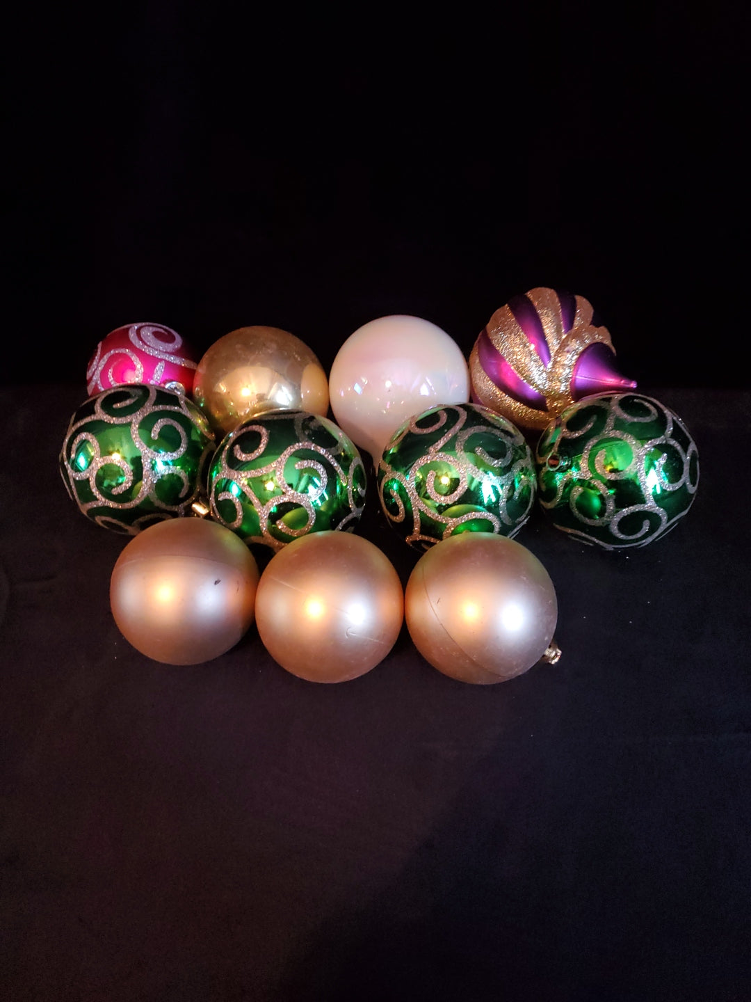 10 Christmas Tree Ornaments. Shiny Brite, Glittery, Shatterproff. 2"-2.5" Dia.